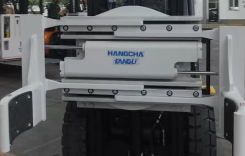 SPECIALIZOVANÉ NÁSTAVCE PRO VZV: MAXIMÁLNÍ FLEXIBILITA PŘI MANIPULACI S NÁKLADEM